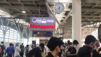 160,000 People Per Day Crowded At Manggarai Station, Only 5 Officers Seen