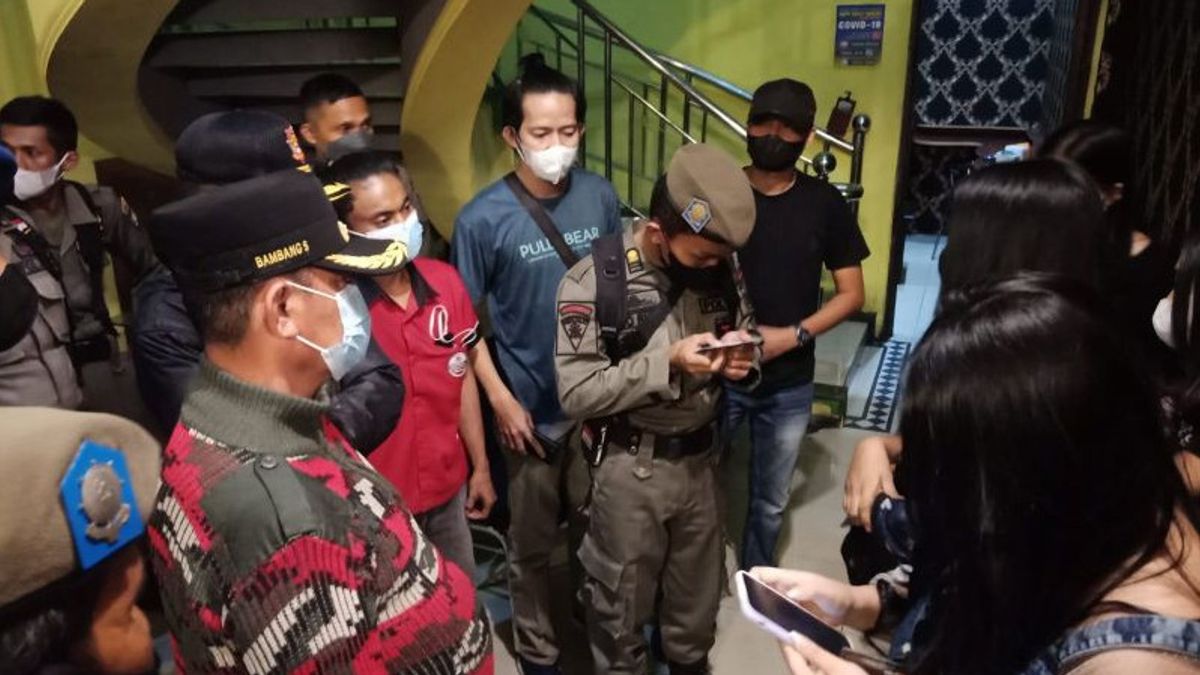 Satpol PP Tindak Tempat Hiburan Tak Patuhi Prokes di Padang