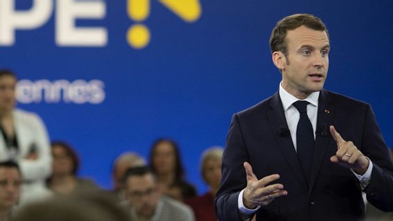 Foto Ciuman Presiden Prancis Macron dengan Menteri Olahraga Saat Pembukaan Olimpiade Bikin Geger