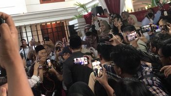Possessing Black, Kaesang Visits Prabowo's House In Kertanegara