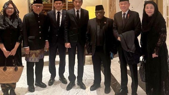 Jokowi Ikuti Indstruksi Prabowo untuk Hadir di Pemakaman Paus
