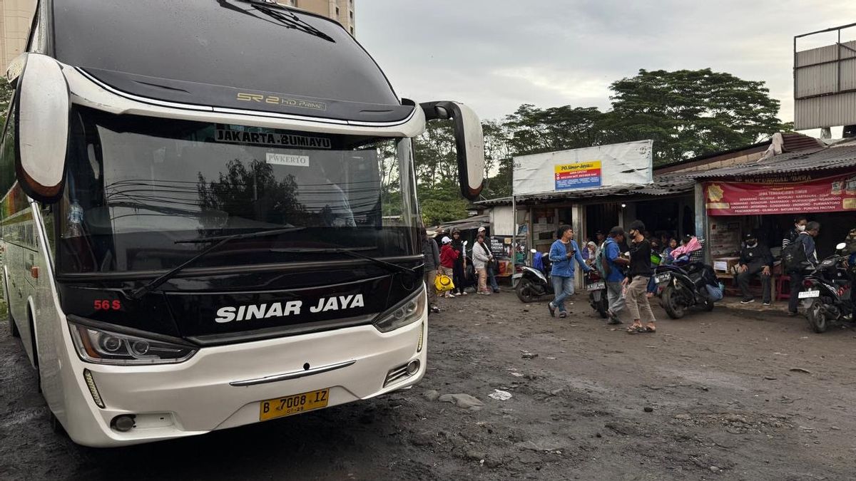 Pertengahan Desember, Penumpang Bus di Terminal Ciputat Alami Peningkatan Jumlah Penumpang