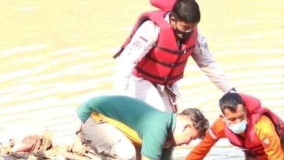 لغز سبب وفاة السيد X الطافي في نهر Bengawan Madiun ، يزعم أنه ميت منذ 3 أيام