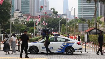 吉隆坡成千上万的人抗议安瓦尔·易卜拉欣辞职