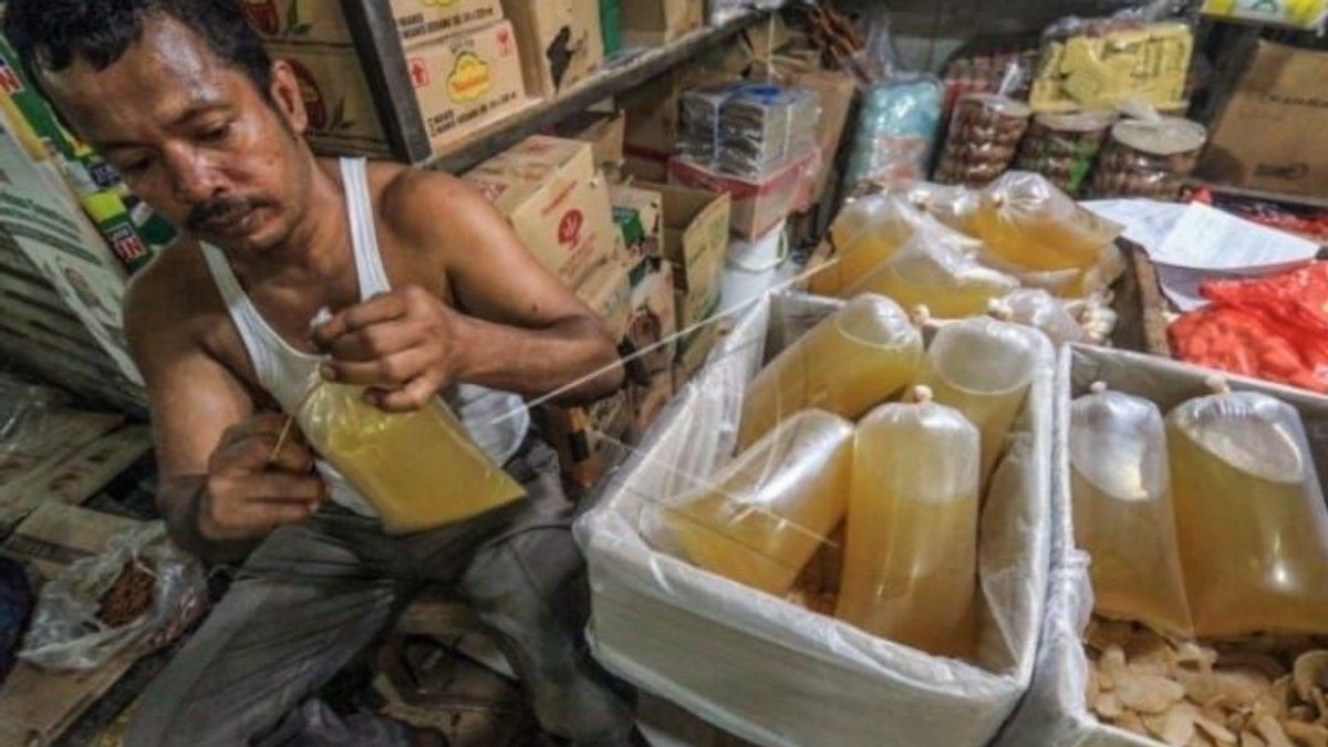 Pemprov Bengkulu Distribusikan 8 Ton Minyak Goreng ke Pasar