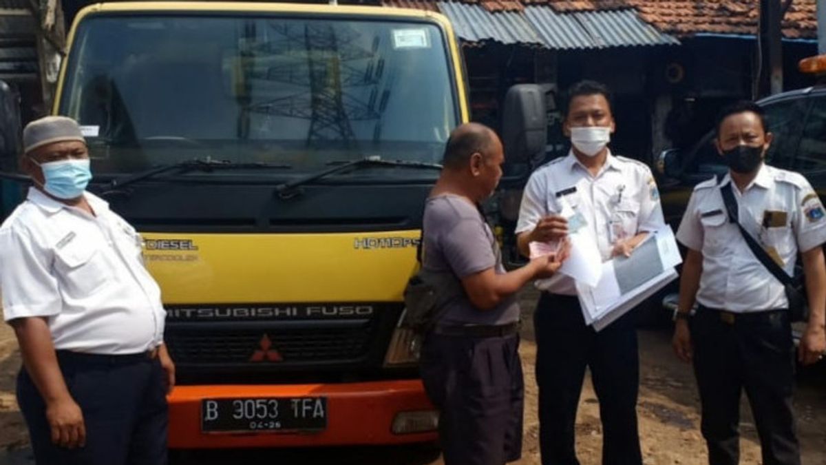 Setelah Viral, Pemilik Truk Limbah yang Buang Kotoran Manusia di Saluran Air, Dikenakan Sanksi oleh Dinas LH DKI