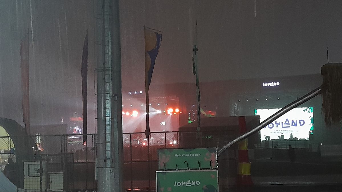 激しい雨と激しい雨、ジョーリーランドフェスティバルジャカルタ2023は一時的に中断されています