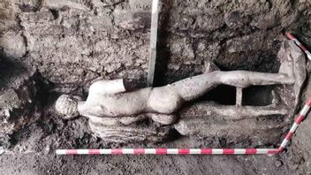 ブルガリアの考古学者が古代ローマの下り坂でギリシャの神エルメスのマーマーマー像を見つけました