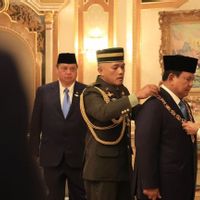 Sultan Brunei Sematkan Bintang Kebesaran Tertinggi untuk Presiden Prabowo