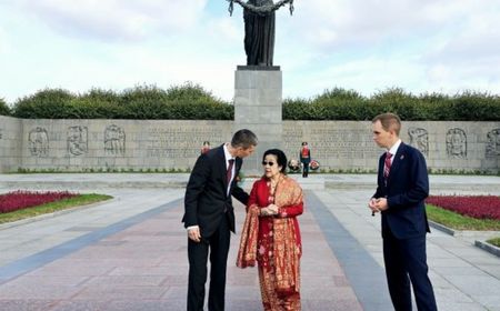 Megawati Ziarah ke Makam Korban Pengepungan Leningrad di Rusia