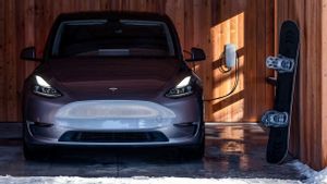 Tesla Siapkan Pengisian Daya Mobil Listrik Nirkabel, Bikin Lebih Santai di Rumah