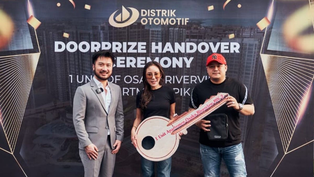 Rudy Salim Serahkan Apartemen Osaka Riverview kepada Pemenang Giveaway Distrik Otimotif PIK 2