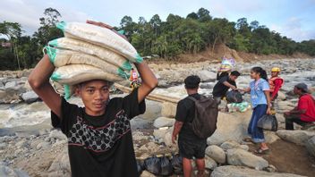 West Java Stops New Year's Fireworks, Replaces Prayer for Sumatra