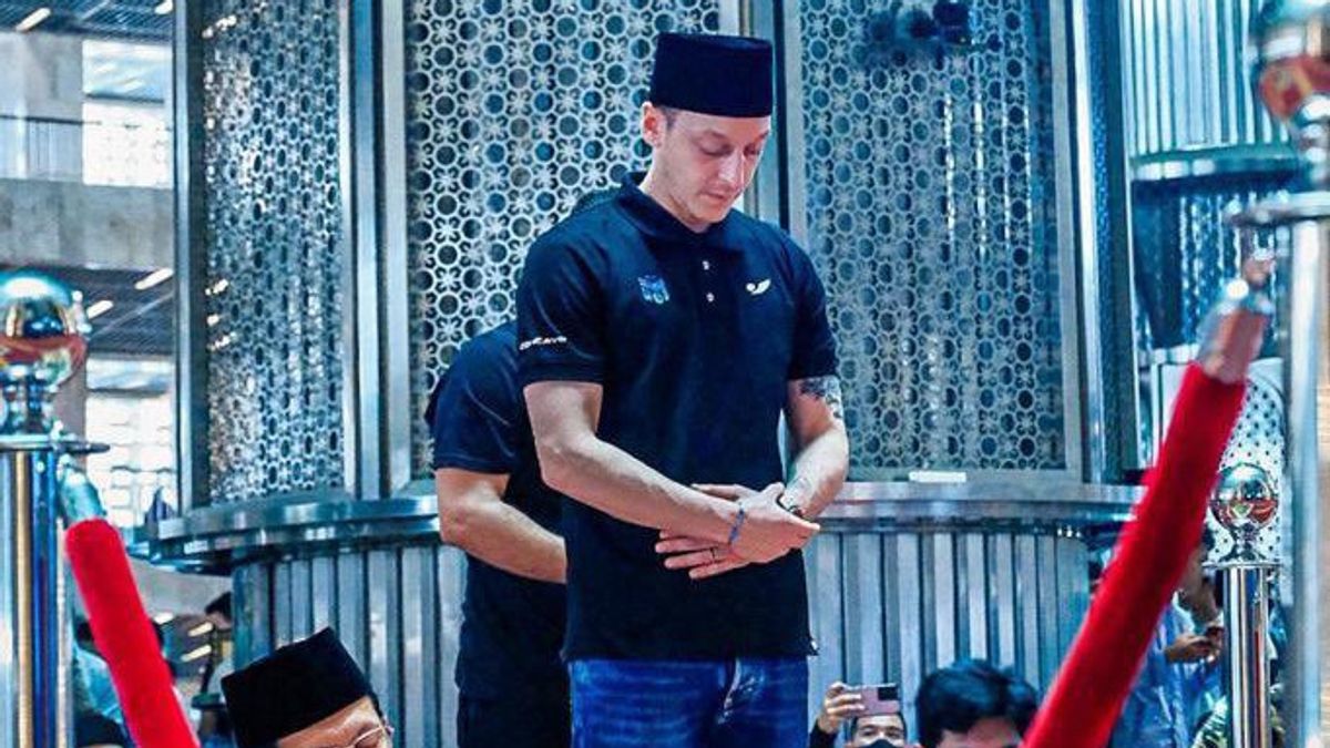 Mesut Ozil Friday Prayers At Istiqlal Mosque: Goals Achieved, Thank You