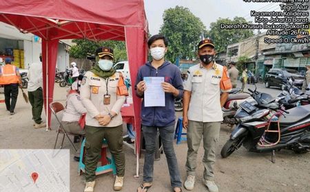 Bandel Tak Gunakan Masker, 52 Warga Kalideres Disanksi Satpol PP Sapu Jalan Sampai Bayar Denda Rp250 Ribu