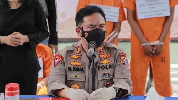 Isuzu Panther KPLP La Voiture De L’administration Pénitentiaire De Pekanbaru Incendiée, Le Chef De La Police De Riau, Le Général Iqbal: Le Cerveau Des Condamnés Blessés Parce Que Les Téléphones Portables Ont été Confisqués