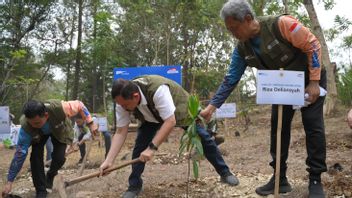 La collaboration de KLHK avec Astra et UGM W formant la réhabilitation de la forêt Wanagama Gunung Kidul