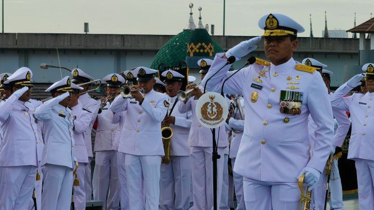 Hari Dharma Samudera 2023, KSAL Ali Pimpin Upacara Tabur Bunga dari KRI Banda Aceh