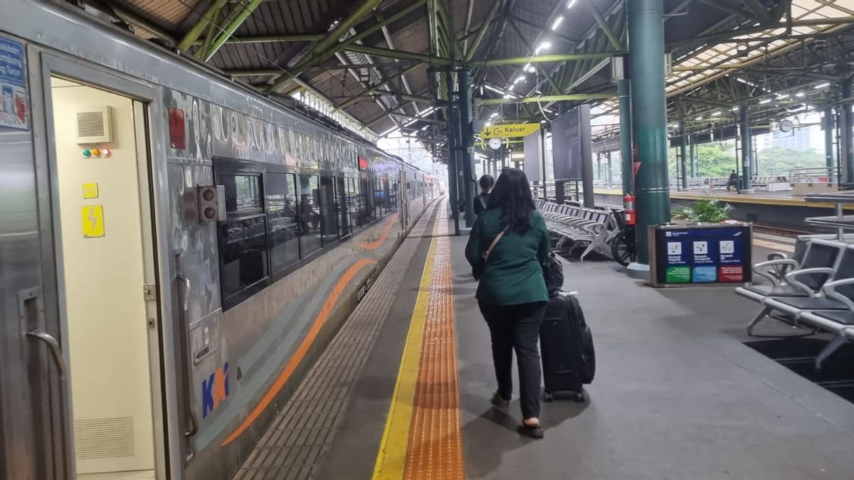 パサール・セネン駅からの列車の乗客は、イード・アル・アドハに70.1%上昇します