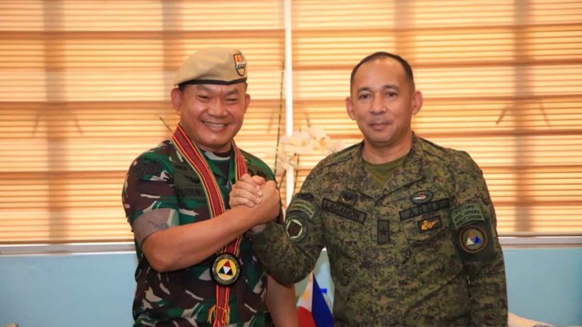 الجنرال دودونغ يصبح مواطنا فخريا في وحدة النخبة في الجيش الفلبيني