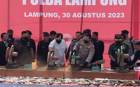 566 Senpi Rakitan yang Dirampas saat Operasi Polda Lampung Dimusnahkan