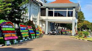 Lantamal VI Makassar Dipenuhi Karangan Bunga sebagai Bentuk Duka Cita Karamnya KRI Naggala-402