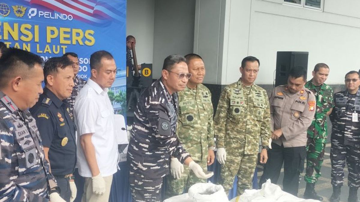 TNI AL a déjoué le trafic de 6,1 tonnes de sable de mer illégal à Jakarta