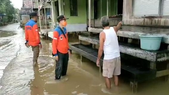 The Kapuas River Absorbs Several Days Of Heavy Rain, 16 Villages In Kapuas Regency, Central Kalimantan, Flooded