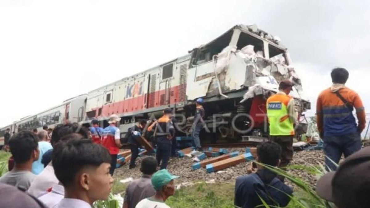 Malioboro Express Train Collision With 7 Motorcycles In Magetan, 4 People Died