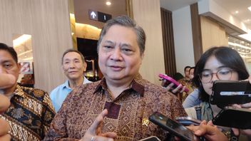 アイルランガは、成果のあった地域に7860億ルピアの財政的インセンティブを提供するプブラウォの祝福を求める