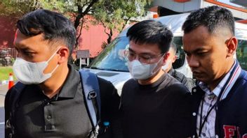 مواطن صيني اعتقلته الشرطة الوطنية في أبوظبي تيبو 800 مواطن إندونيسي مع إغراء العمل