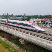 Terhubung dengan KA Feeder, Perjalanan dari Stasiun Kereta Cepat Halim menuju Bandung Hanya 50 Menit