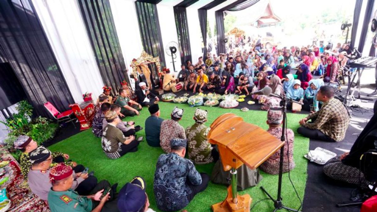 引入Bubak Bumi,Banyuwangi农民以感恩和希望迎接作物季节的传统