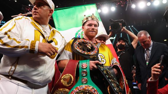 TKO Caleb Plant, Saul 'Canelo' Alvarez Amankan Gelar Juara Dunia Tinju Kelas Menengah 