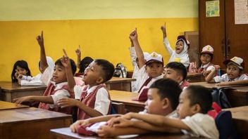 rètes : Le programme d'écoles gratuites à Jakarta doit être conforme aux normes d'éducation nationales