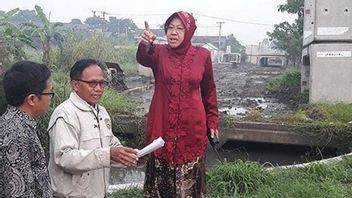L'aide A Tiré à Nouveau Après Des Photos, East Nusa Tenggara Inondations Réfugiés Protestent Et Refusent De Rencontrer Le Ministre Social Risma
