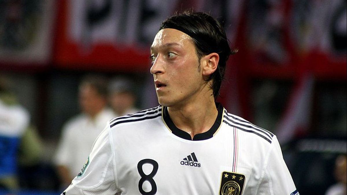 メスト・オジルがドイツサッカー代表チームから辞任する人種差別