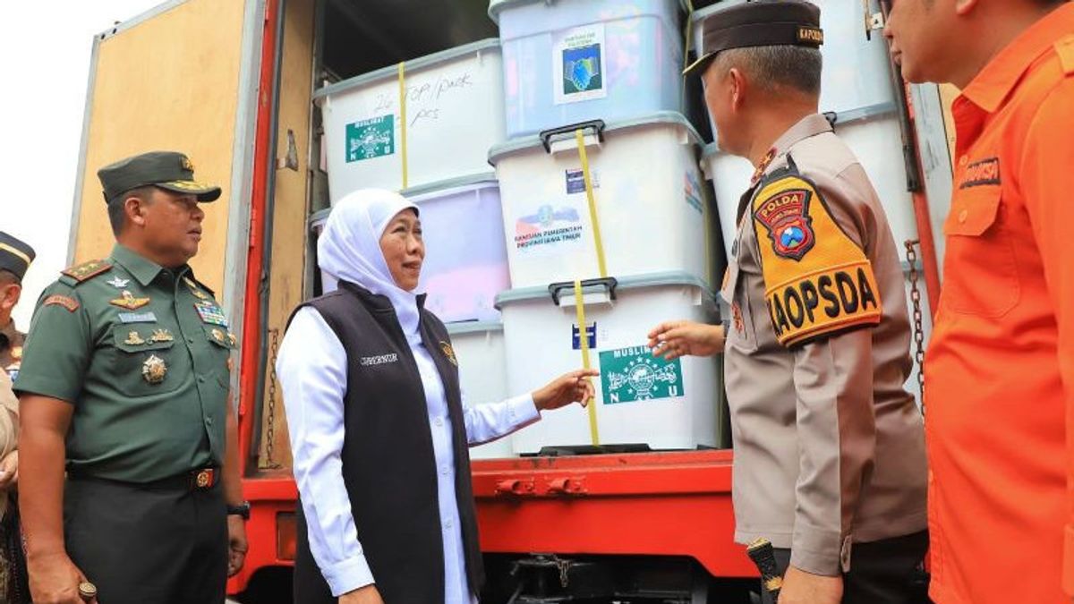 East Java Governor Khofifah Departs 81 Humanitarian Aid Trucks To Palestine