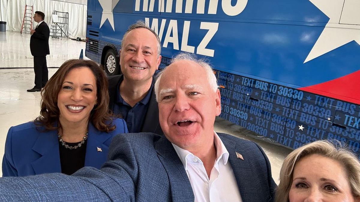 Kamala Harris And The Walz Team Start Bus Tours For Campaigns In Georgia