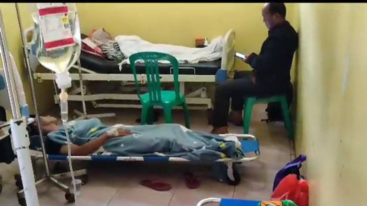 数十人のタシクマラヤ住民が大量入植中に食中毒を起こし、カランヌンガル保健センターで処理された