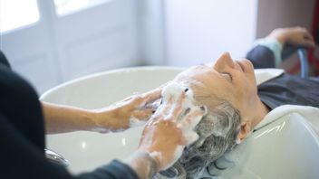 Berapa Kali Keramas dalam Seminggu? Ini Aturannya Sesuai Kondisi Rambut