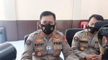 الشرطة جاوة الشرقية تحليل نتائج مسرح الجريمة وإفادات الشهود من حالة الحشد Tasyakuran عيد ميلاد Khofifah