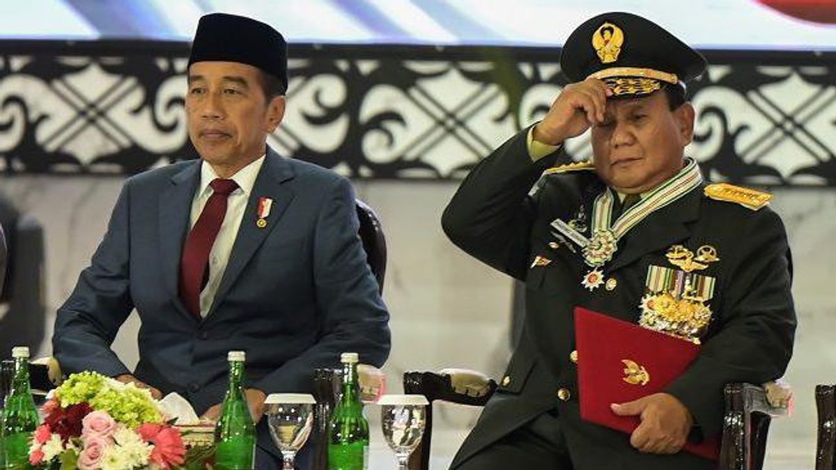Lorsque le président Jokowi accroche la controverse en augmentant le rang de Prabowo Subianto
