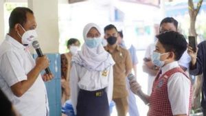 Wawali Surabaya: Jangan Sampai Ada Anak yang Tidak Sekolah