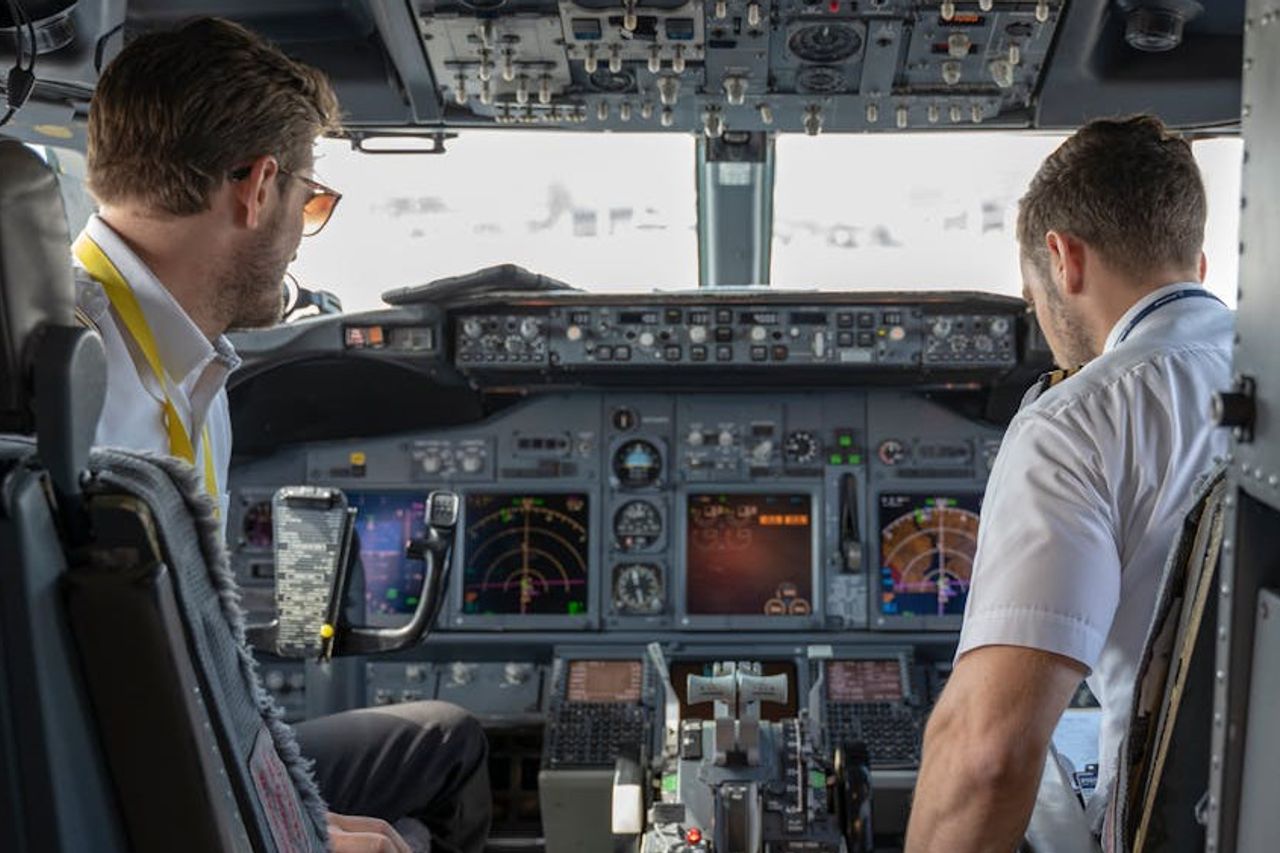 飛行安全の脅威:飛行機の時計をハッキングして深刻な損傷を与えることができます!