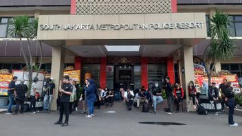 Called To The South Jakarta Police Today, Rizky Billar Isantied By The Police And Journalists