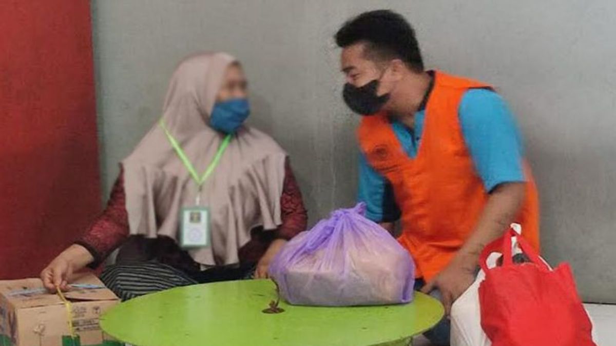 Inmates Of The Tamiang Layang Prison In Central Kalimantan Can Meet Face-to-face, Families Must Go Through The Sterilization Room