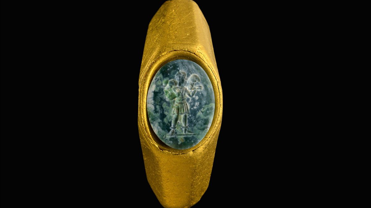 绿色宝石戒指，描绘在以色列沉船中发现的数百岁牧羊犬