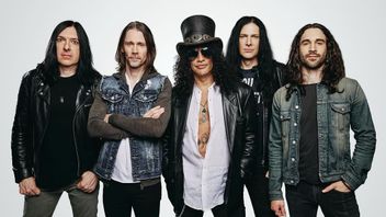 Slash Featuring Myles Kennedy And The Conspirators Luncurkan Single Anyar, <i>Call off the Dogs</i>