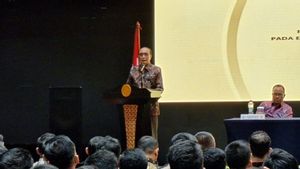 最高法院院长禁止法官展示财富:如果你有一辆车,不要贴上贴纸